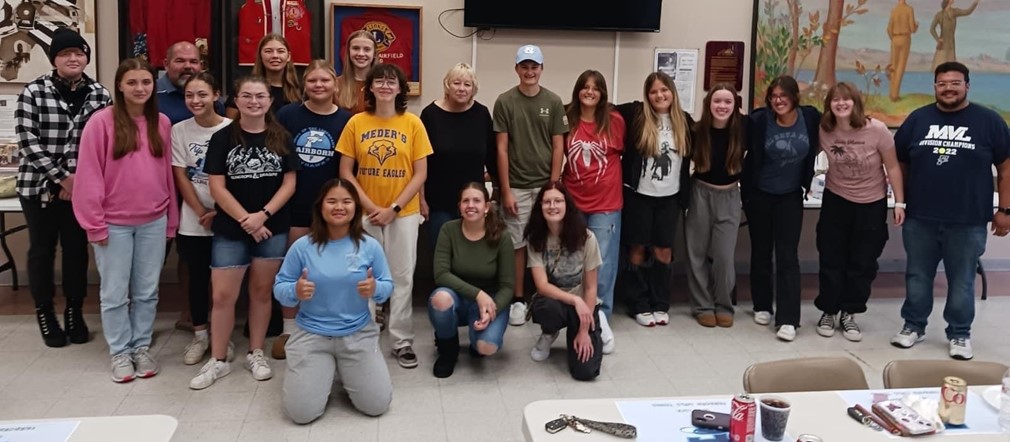 Fairborn Senior Center hosts FHS Tennis Team for dinner! 